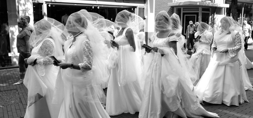 A Modest Proposal: Weddings en Masse