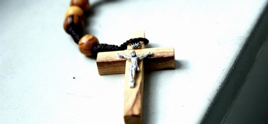 Are you contemplating on the mysteries of the rosary, the way the Church suggests? If not, here is a quick start-up guide.