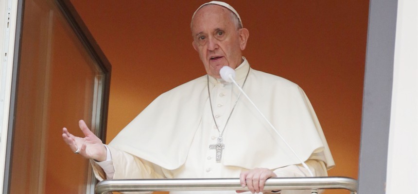 Pope Francis: We Are Showered with Christ's Mercy During Mass