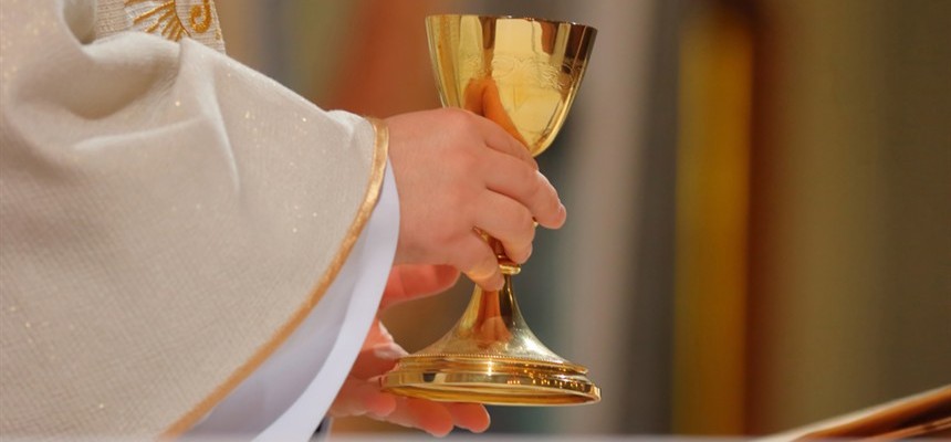 5 Ways to Let Your Parish Priests Know You Appreciate Them