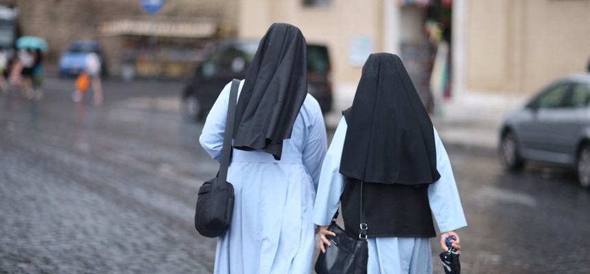 5 Nuns to Follow on #CatholicTwitter