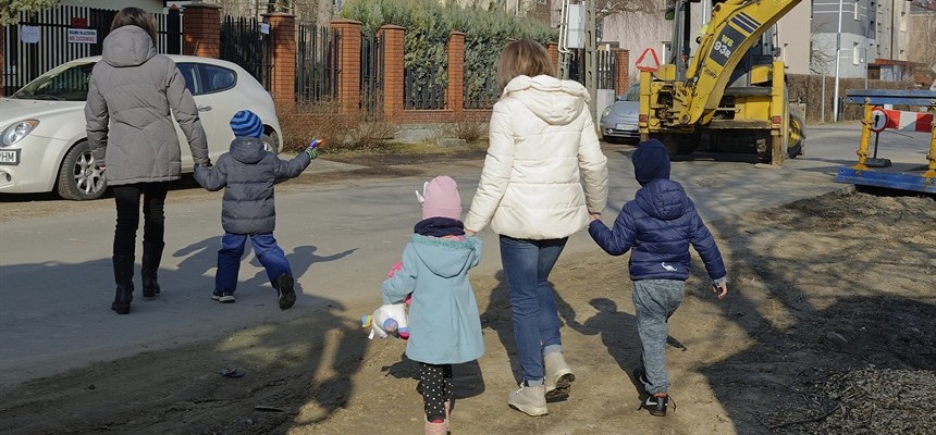 Ukrainian refugees find a welcome in Polish convents