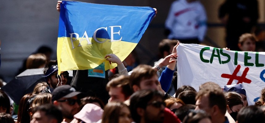 Temptation of Power, Money can Obscure Easter joy, Pope Says