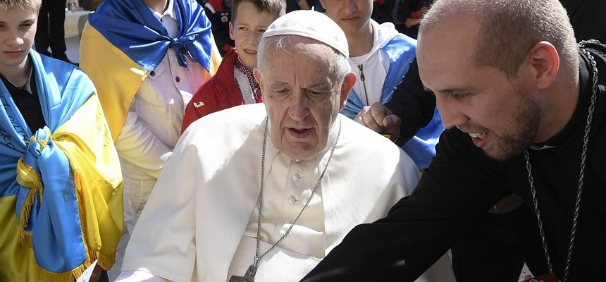 Hope and joy reawaken when old and young come together, pope says
