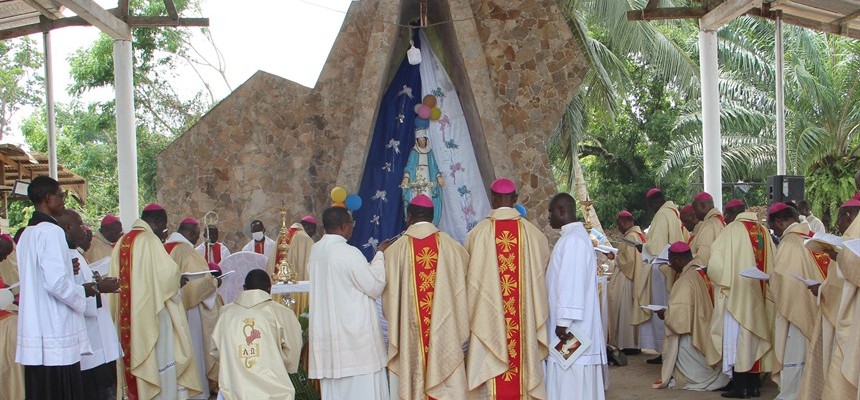 'Thirst for peace': Cameroon bishops, Catholics rededicate nation to Mary