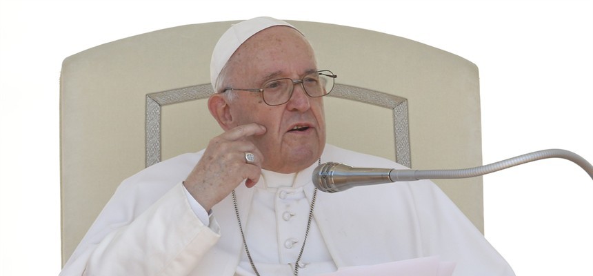 Pope praises wrinkles, criticizes obsession with looking 'forever young'