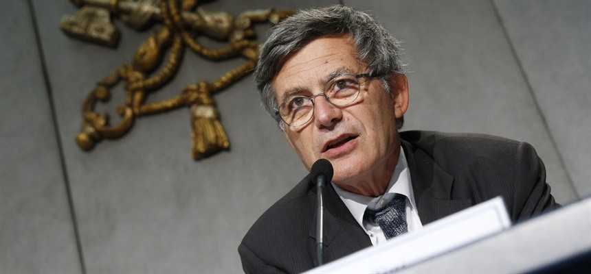 Digital world leaves some 'hyperconnected and alone,' Vatican official says