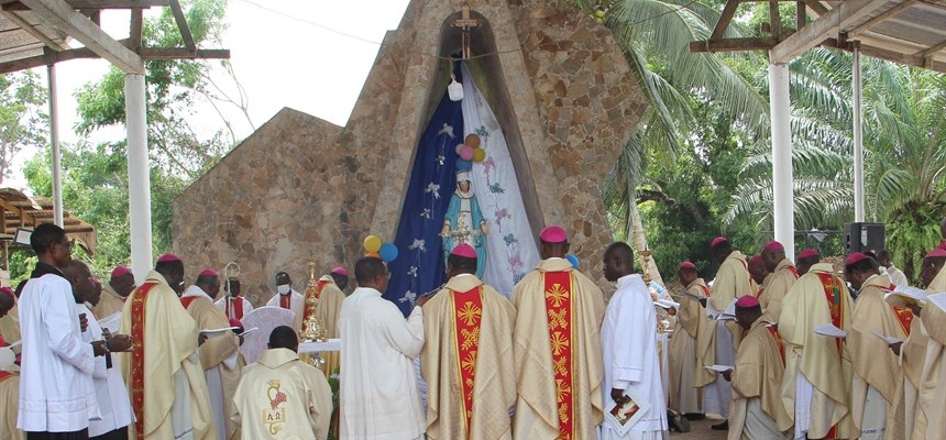 UPDATE: 'Enough is enough,' say Cameroon bishops after kidnapping, church burning
