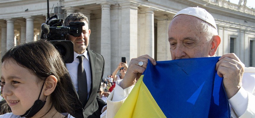 Invasion of Ukraine was barbaric, but war is complicated, pope tells Jesuits