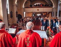 8 Questions Non-Catholics Almost Always Ask When They Attend Mass