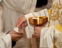 Why We Should Not Deny the Eucharist to Politicians Who Support Abortion